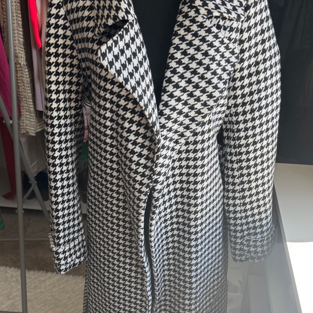 Saks Fifth Avenue Black and White Houndstooth Trench Coat